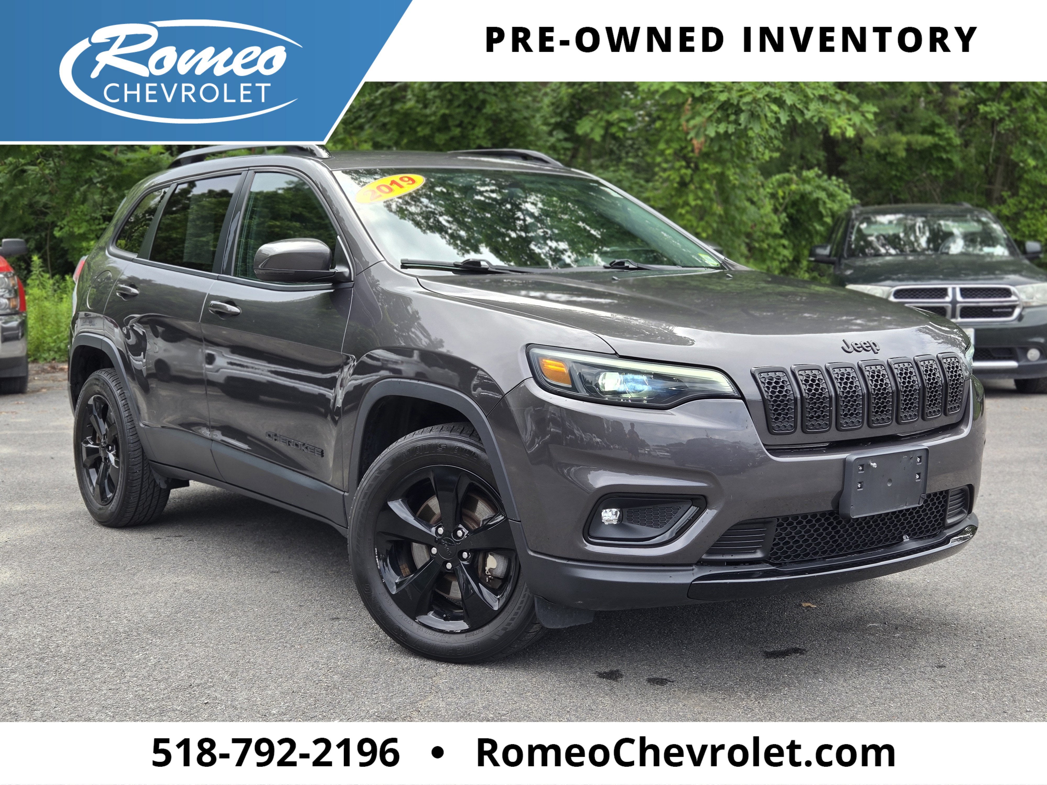 2019 Jeep Cherokee Altitude 4x4 in Gray — front three-quarter view