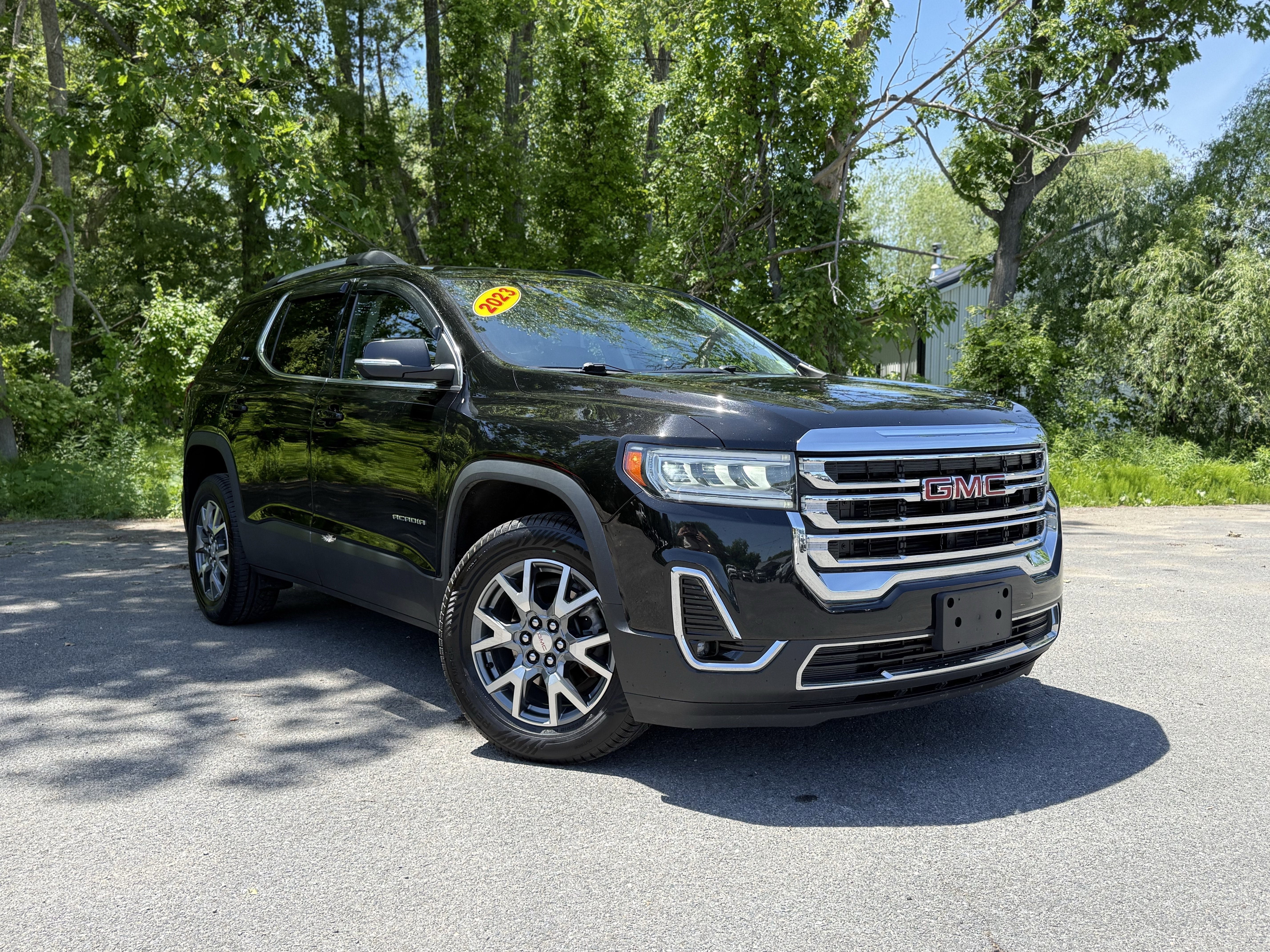2023 GMC Acadia SLT in Ebony Twilight Metallic — front three-quarter view